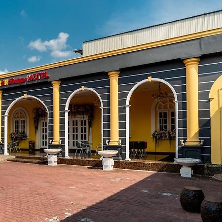 Oyo 1228 R & R Motel Johor Bahru Exterior foto