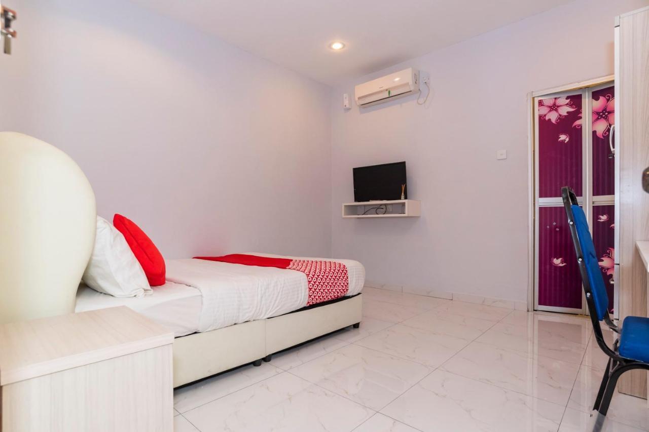 Oyo 1228 R & R Motel Johor Bahru Exterior foto