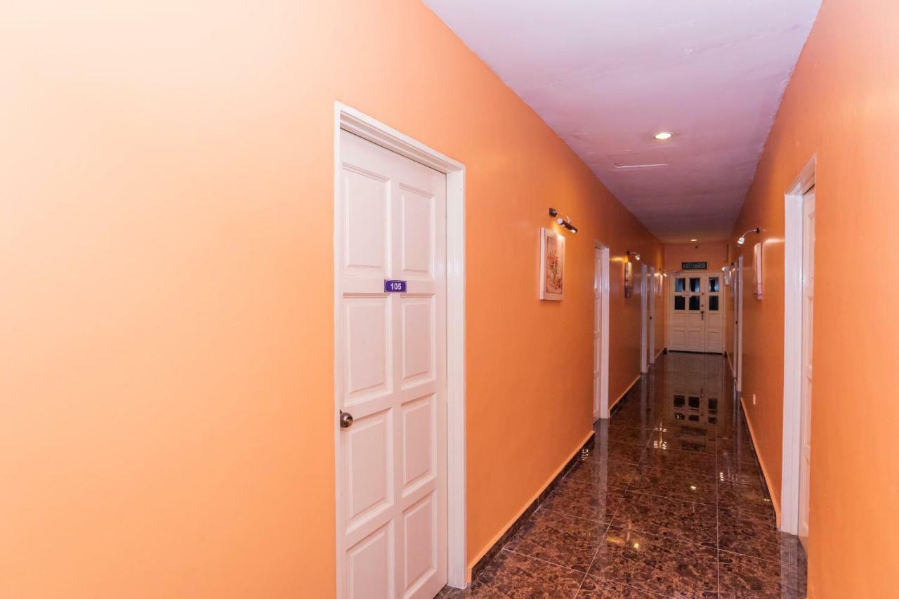 Oyo 1228 R & R Motel Johor Bahru Exterior foto
