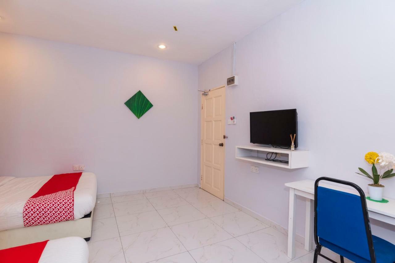 Oyo 1228 R & R Motel Johor Bahru Exterior foto